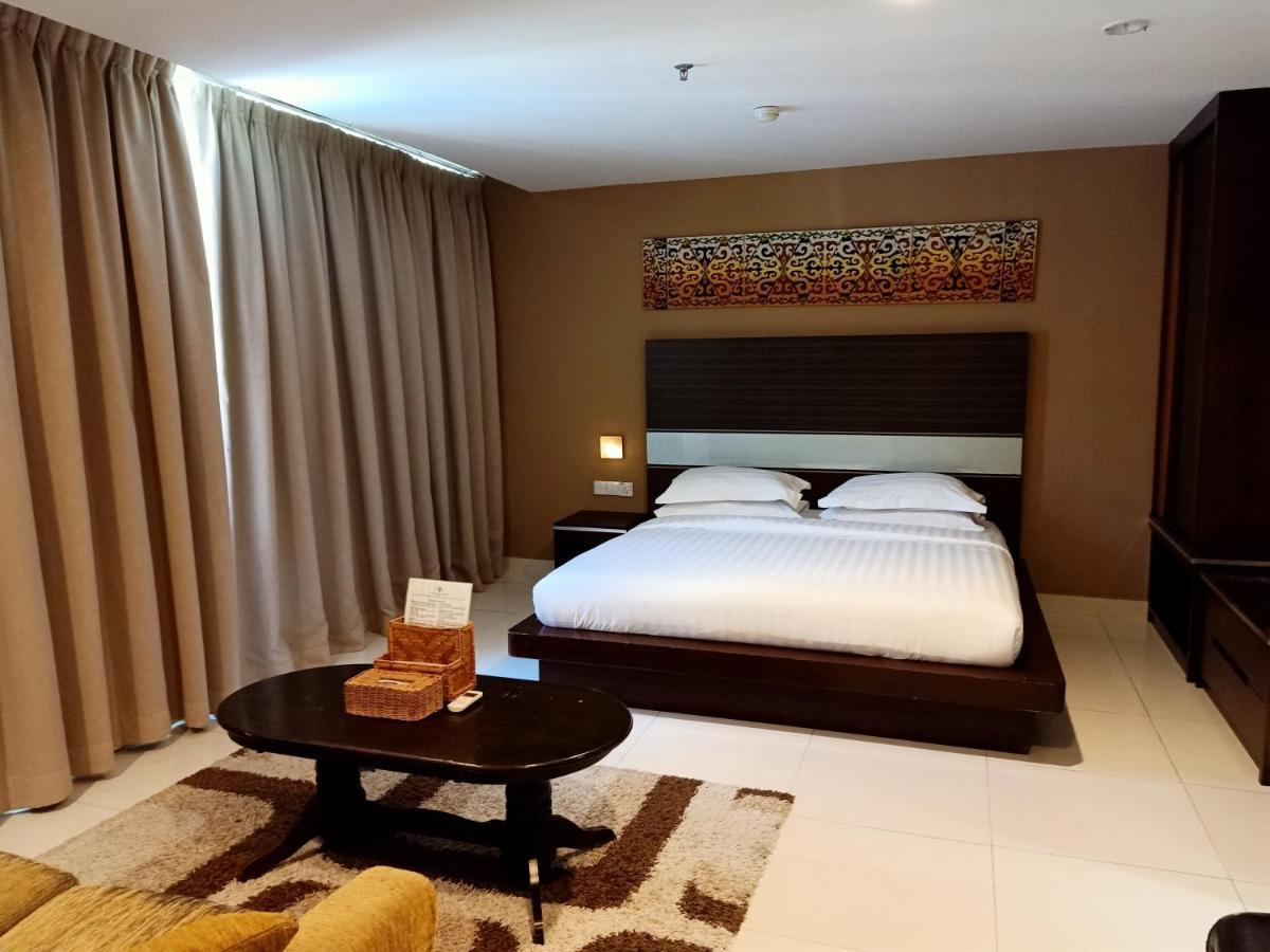 Kinabalu Daya Hotel Kota Kinabalu Ngoại thất bức ảnh