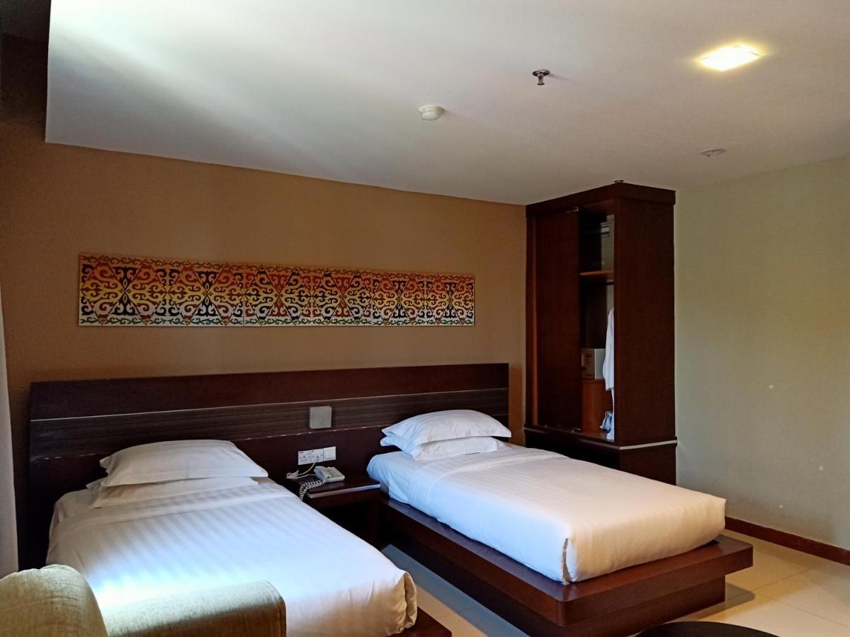 Kinabalu Daya Hotel Kota Kinabalu Ngoại thất bức ảnh